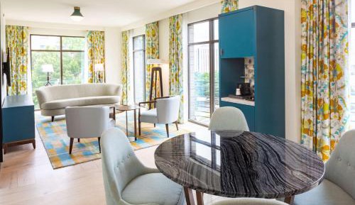 Premium King Suite - Hearing/Mobility Accessible