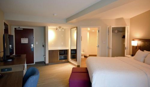 Deluxe King Room - Non-Smoking
