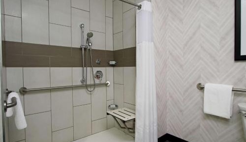 One-Bedroom Queen Suite with Two Queen Beds with Roll In Shower