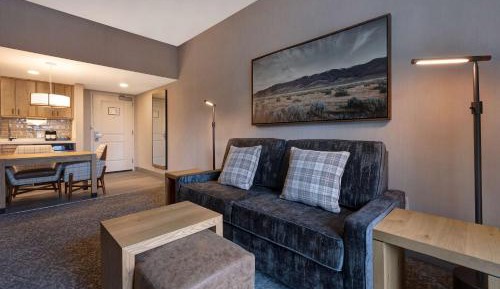 One-Bedroom Queen Suite with Two Queen Beds - Non-Smoking