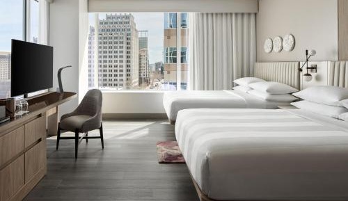 Guest room, 2 Queen, City view, Corner room