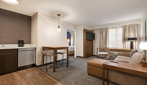 One-Bedroom Queen Suite, Sofa Bed, Full Kitchen, Living Space