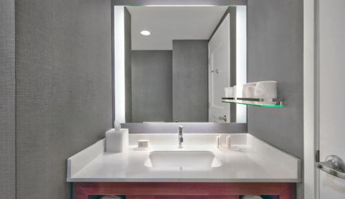 2 Bedroom Suite with Bedroom 1: 1 King, Bedroom 2: 1 King