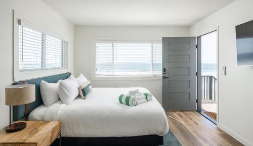 Oceanfront Corner King Studio (207)
