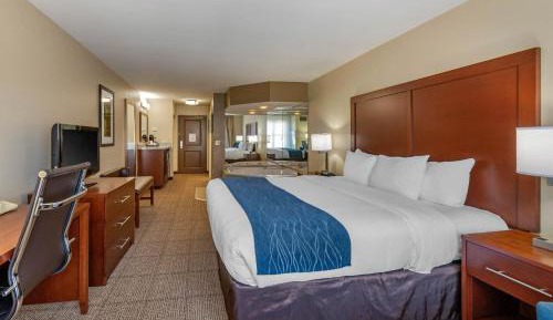 King Suite with Whirlpool - Non-Smoking