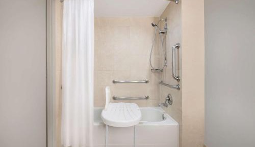 Queen Room with Accessible Tub - Disability Access