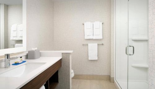Queen Room with Two Queen Beds - Disability Access with Bath Tub