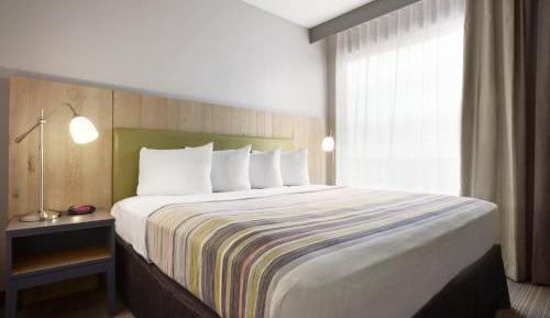 One-Bedroom King Suite - Non-Smoking