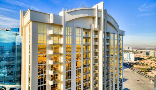 One-Bedroom Balcony Suite - Mountain View