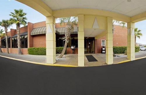 St. Marys Hotel | SureStay Plus Hotel by Best Western St Marys Cumberland