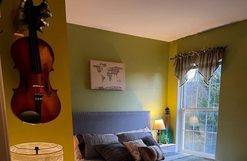 Boonsboro Apartment | Strike Up The Band Suite @ Music House.
