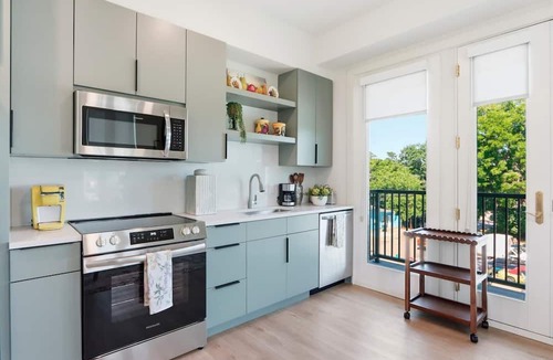 Metropolitan Apartment | The Jardin Sage Suite | Near Downtown