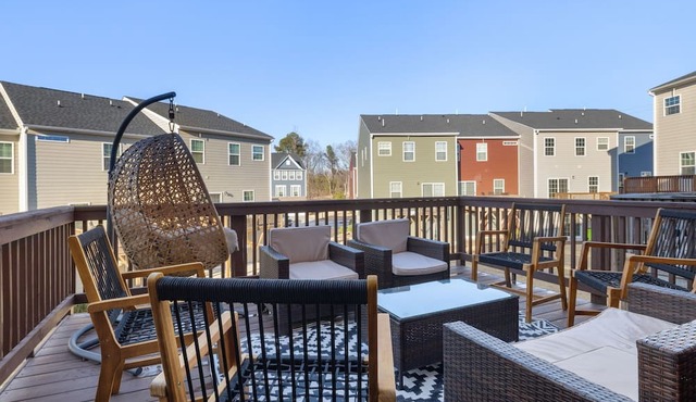 Family/pet friendly home in heart of triangle; Skee ball, ping pong, & fire pit