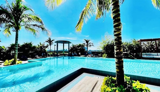 Art District Sauna Heated Rooftop Pool Rides to the Beach and Airport